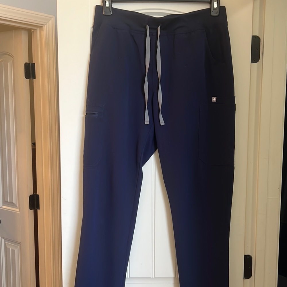 Medium tall yola figs scrub pants in navy